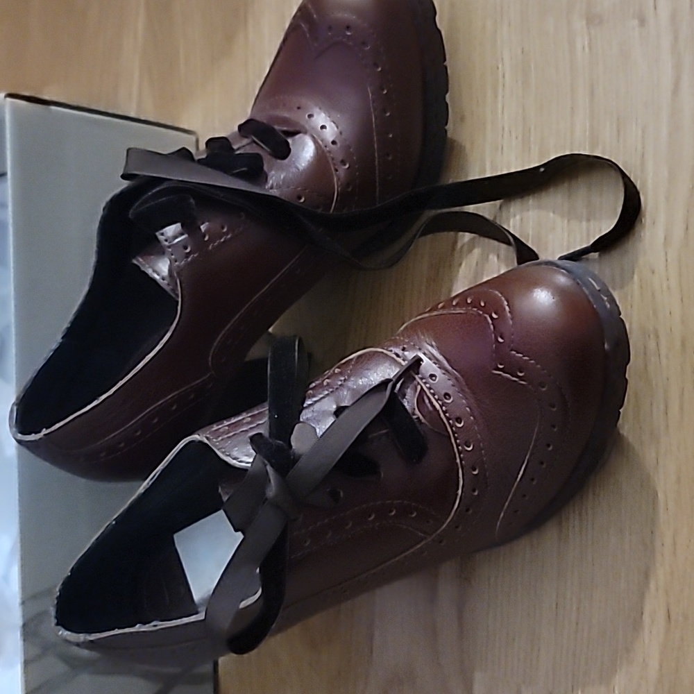 Brand:b.ø.c, US size 6  brown
